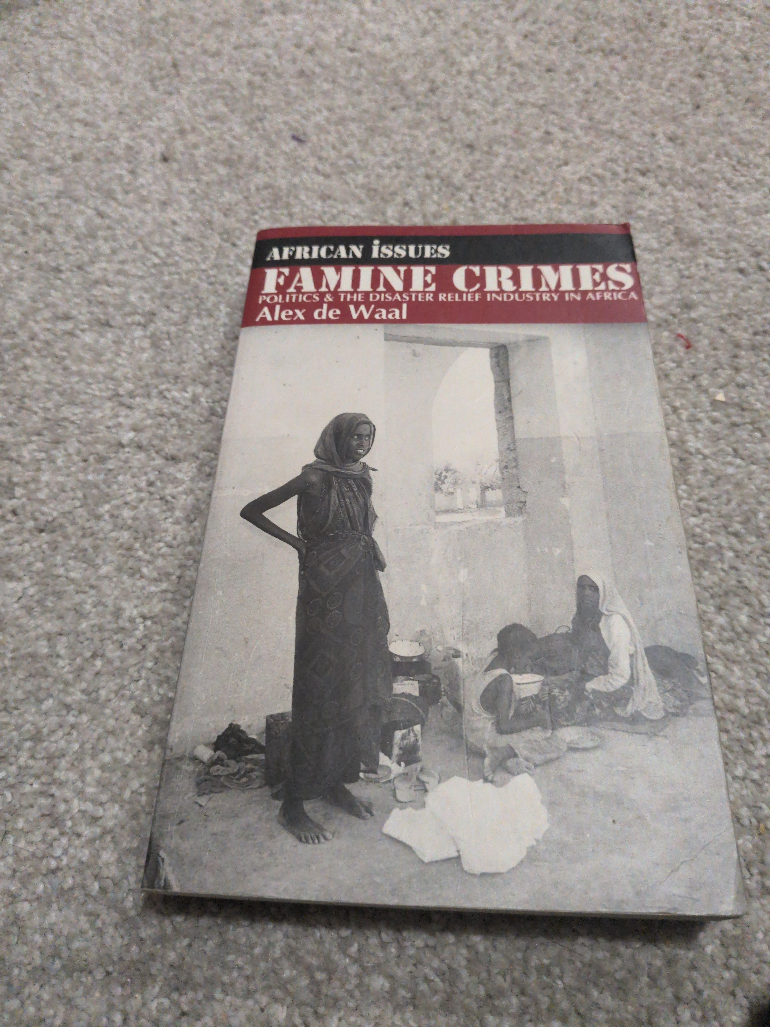 Famine Crimes: Politics & the Disaster Relief Industry in Africa de Waal, Alex