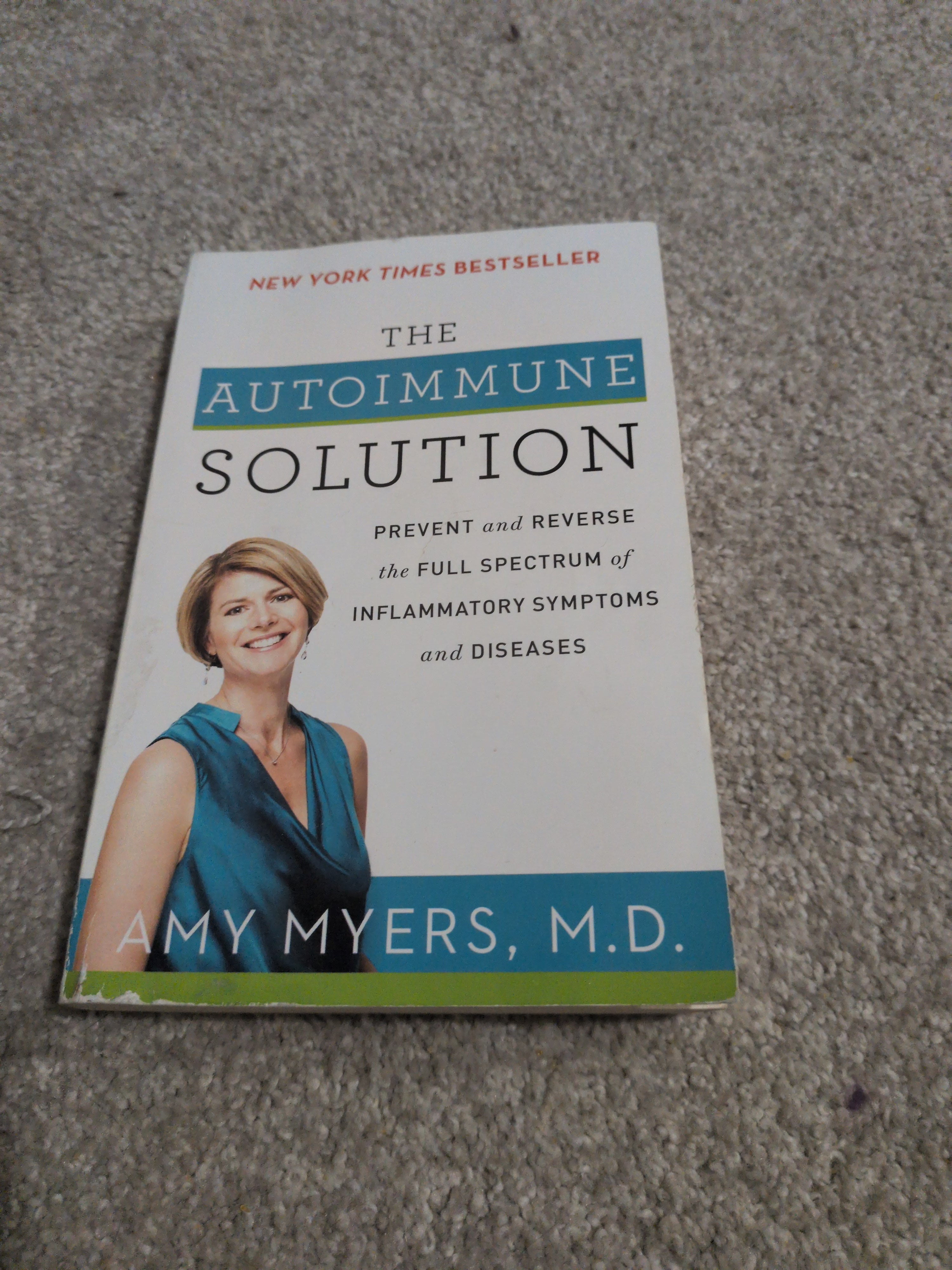 The Autoimmune Solution: A Comprehensive Guide to Preventing and Reversing Inflammatory Diseases Through Functional Medicine [Paperback] Myers M.D., Amy