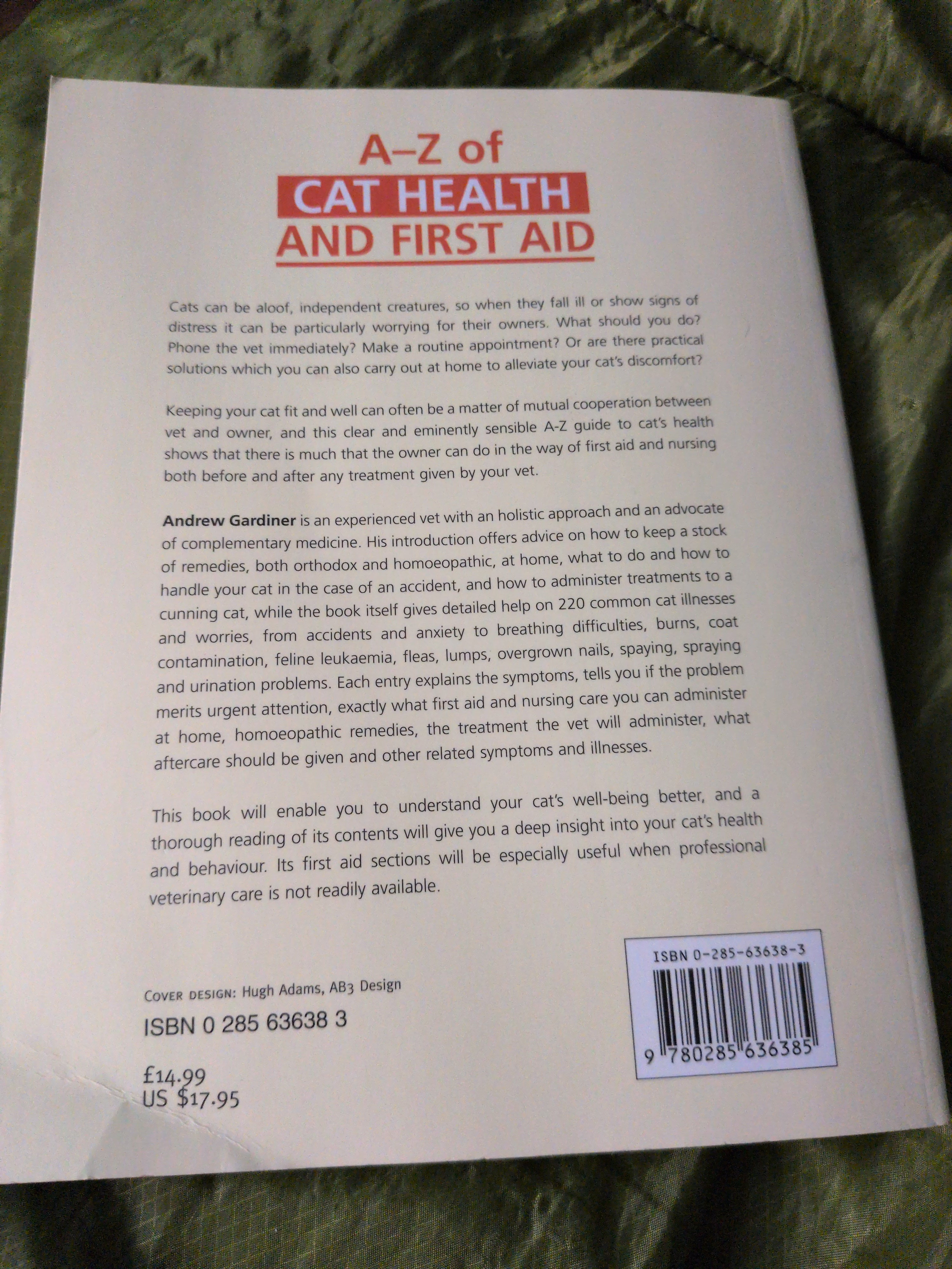 A-Z of Cat Health and First Aid: And First Aid. A Holistic Veterinarian Guide for Owners (Paperback)